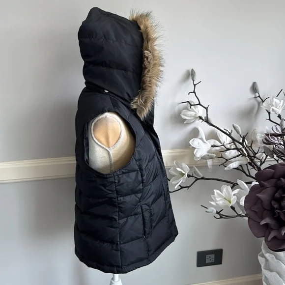 Talbots Hooded Vest with 80% Goose Down Filling 20%Feather Exclusive of Trim. - Picture 4 of 8